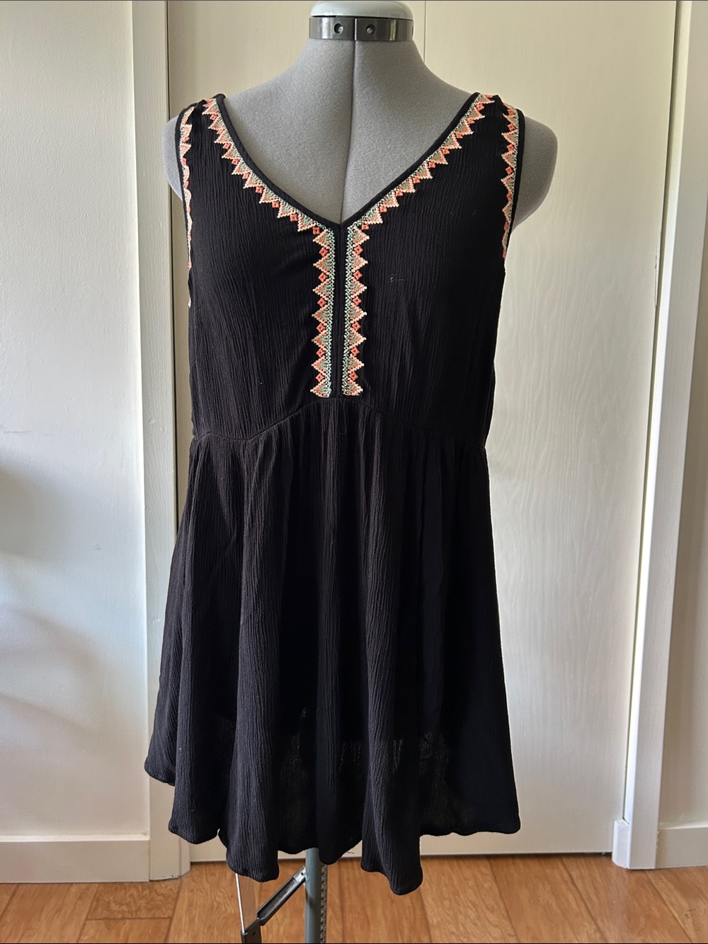 Torrid Black Sleeveless V-Neck Embroidered Top Size 0